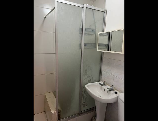 1 BEDROOM APARTMENT FOR SALE IN ESSENWOOD